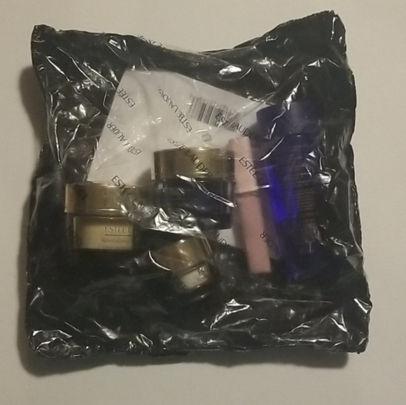 Brand new in sealed bag. Estée Lauder Self care essentials - Picture 4 of 4